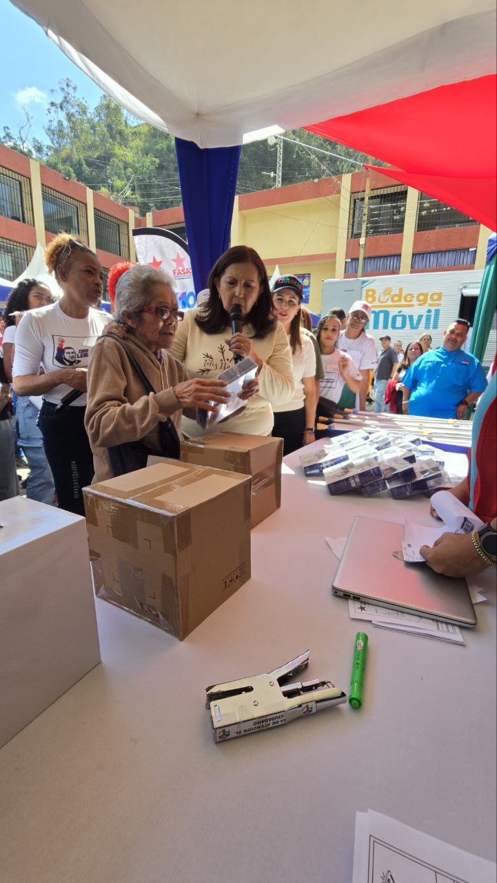 photo_5053257159981861707_y