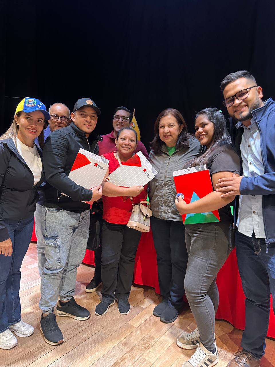 photo_5069288992997575453_y