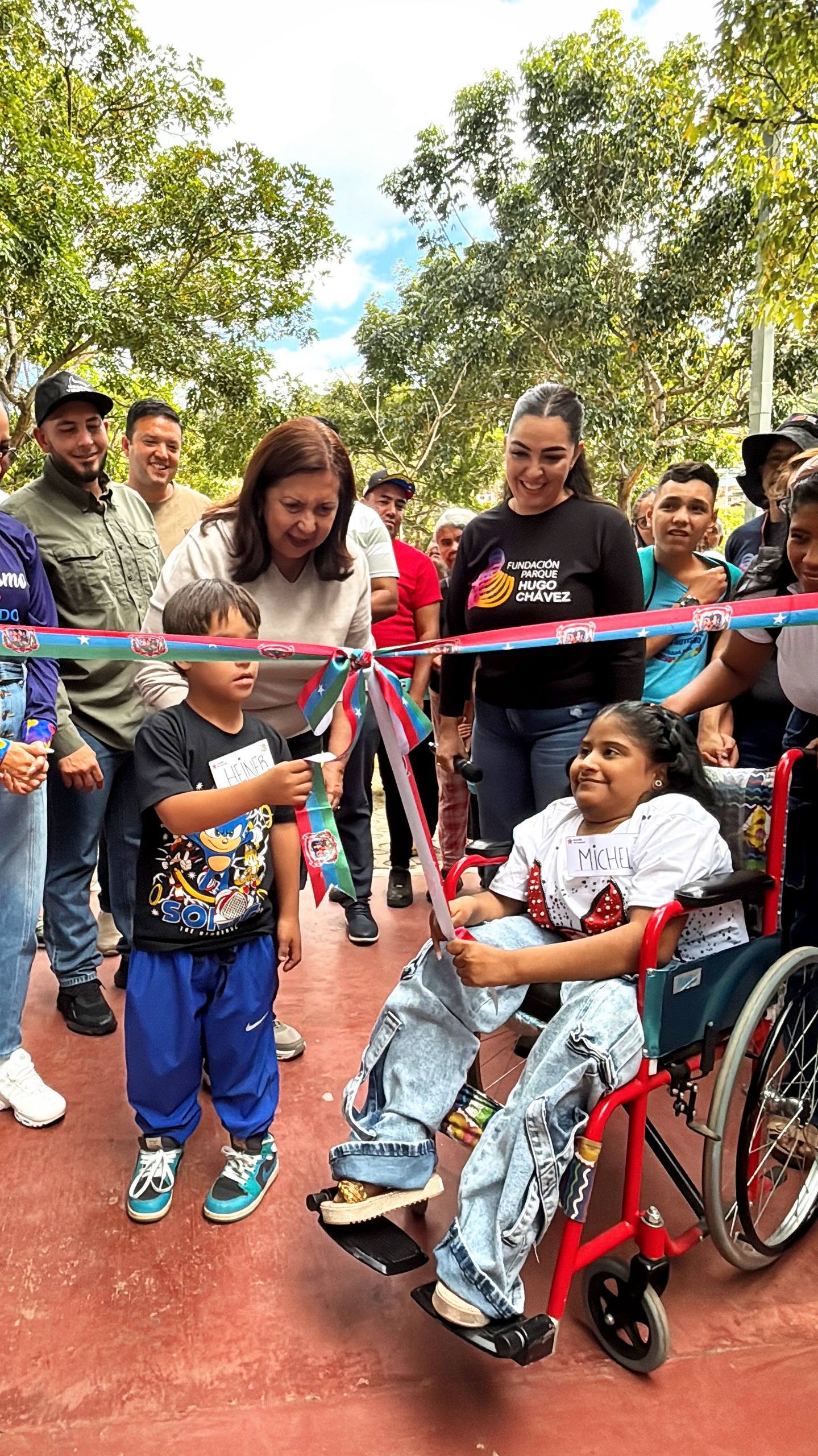 photo_5174716150758181728_w